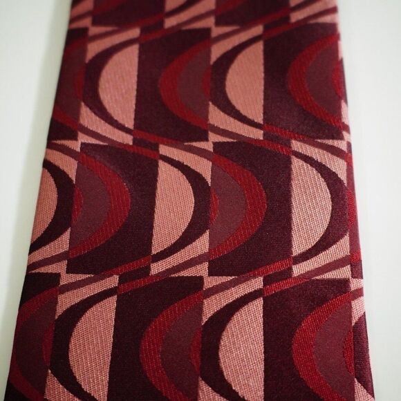 Arrow Red Abstract Geometric Woven Silk Tie - Picture 2 of 7